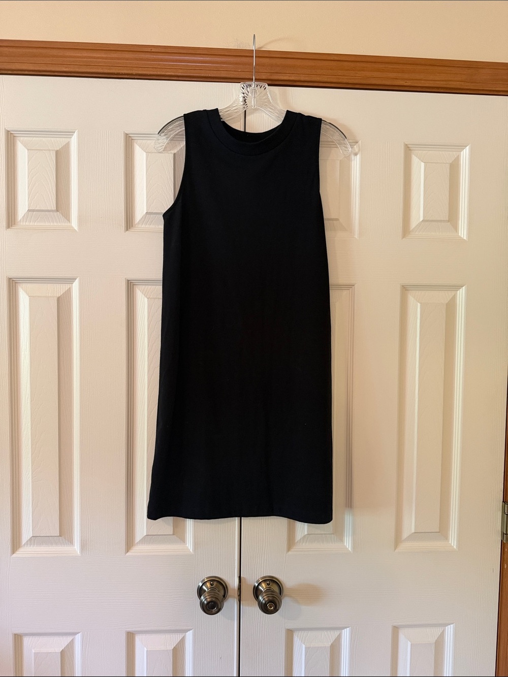 Classic Sleeveless Black Shift Dress - Versatile Everyday Style